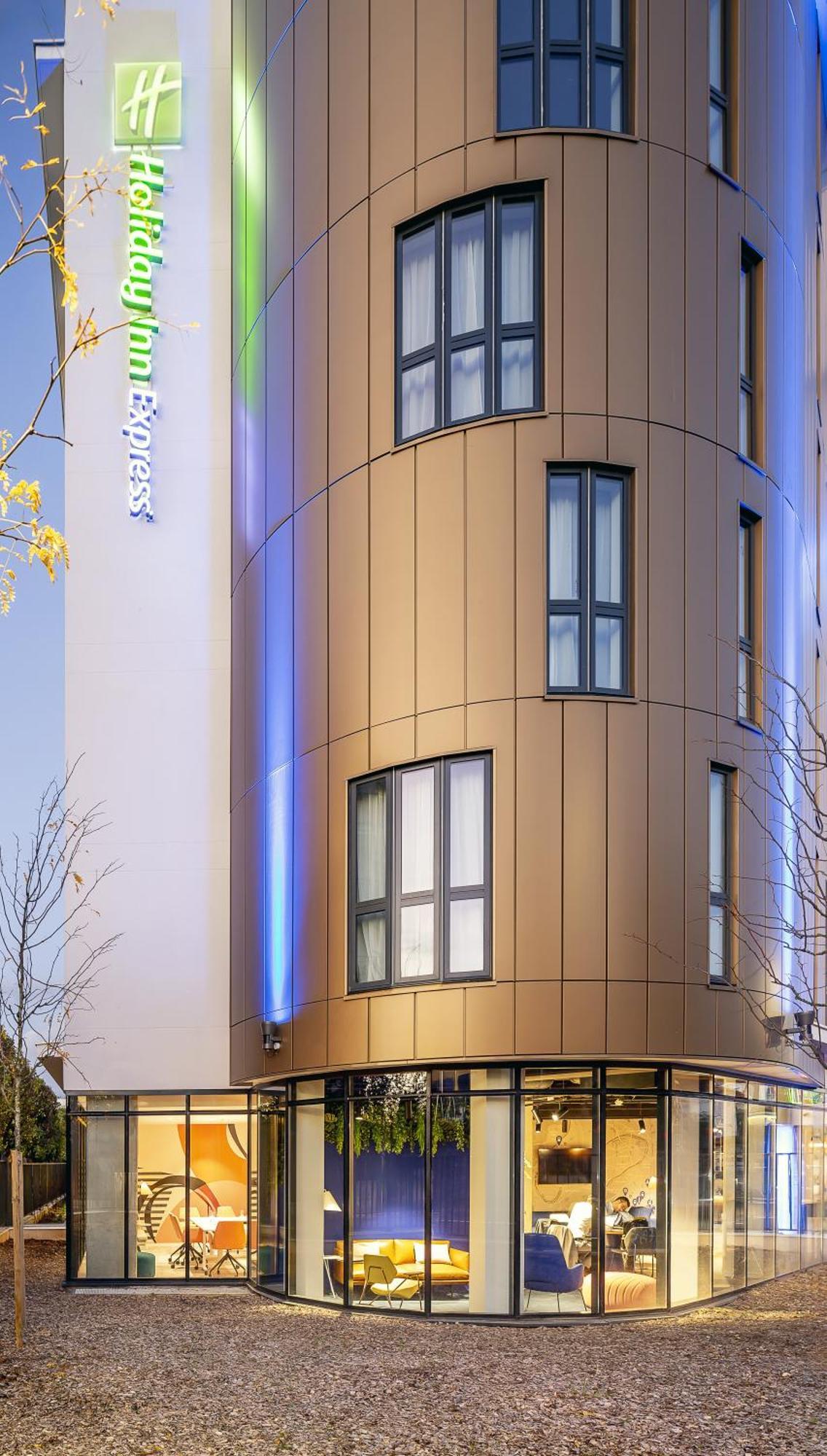 Holiday Inn Express Paris - Poissy By Ihg Esterno foto