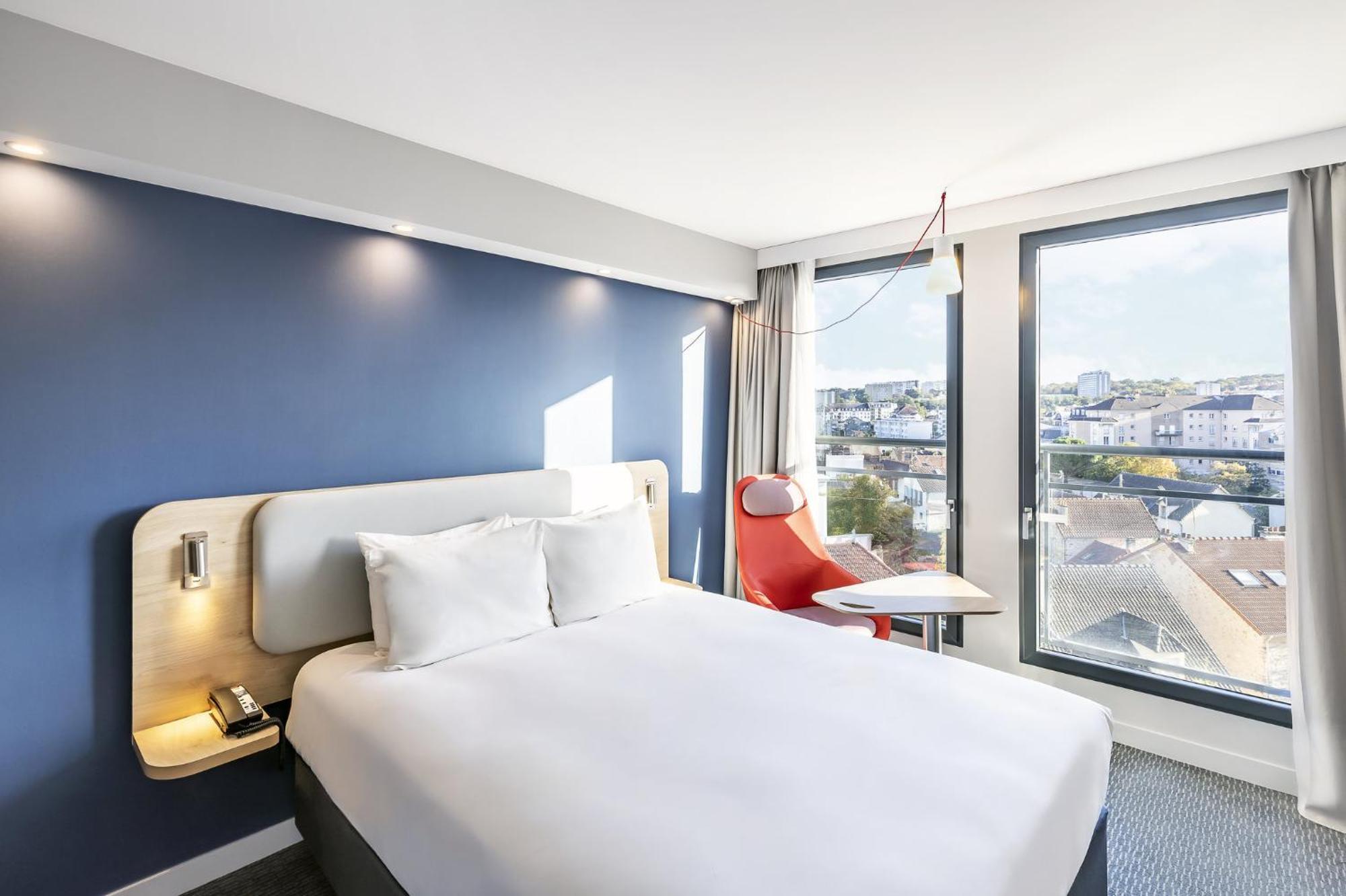 Holiday Inn Express Paris - Poissy By Ihg Esterno foto