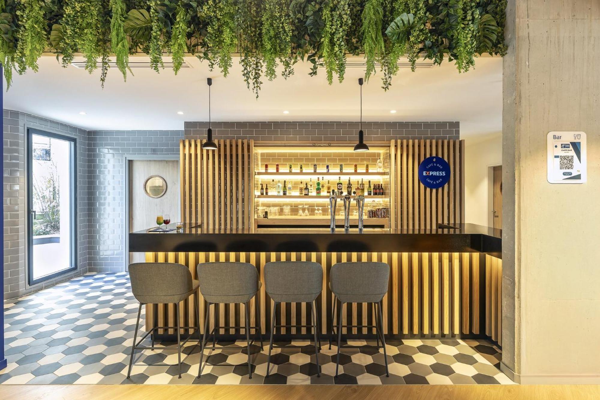 Holiday Inn Express Paris - Poissy By Ihg Esterno foto