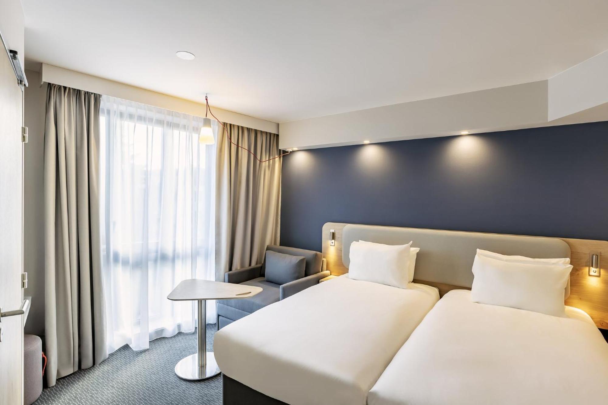 Holiday Inn Express Paris - Poissy By Ihg Esterno foto