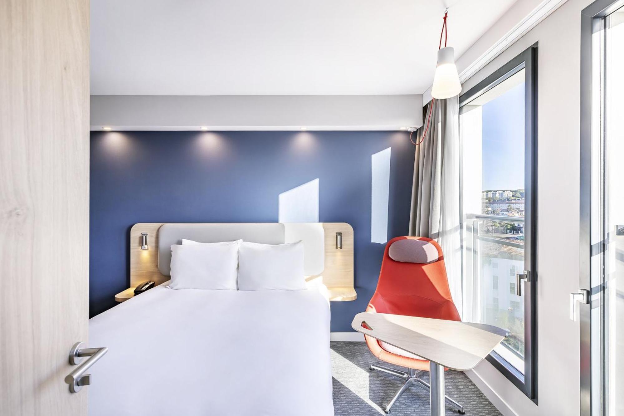 Holiday Inn Express Paris - Poissy By Ihg Esterno foto
