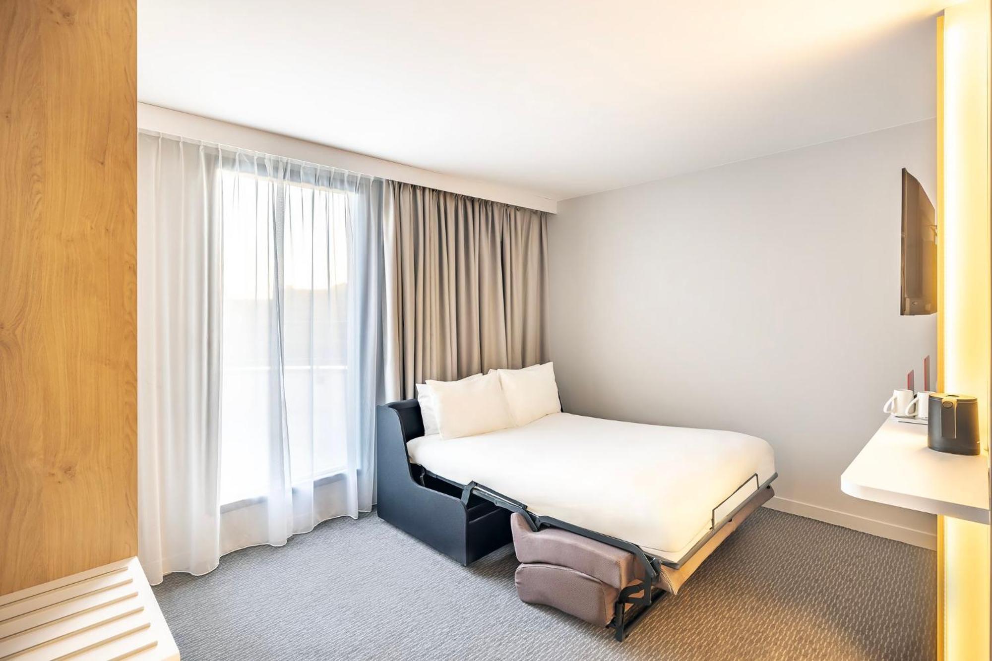 Holiday Inn Express Paris - Poissy By Ihg Esterno foto