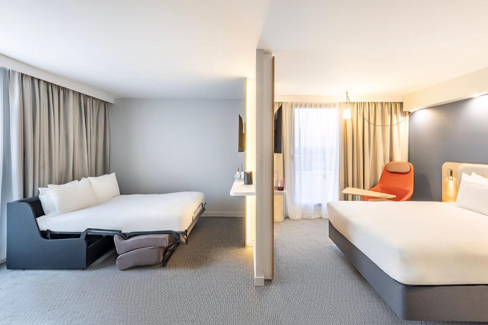 Holiday Inn Express Paris - Poissy By Ihg Esterno foto