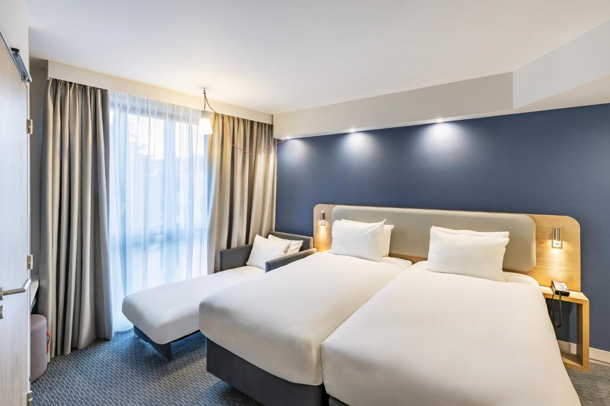 Holiday Inn Express Paris - Poissy By Ihg Esterno foto