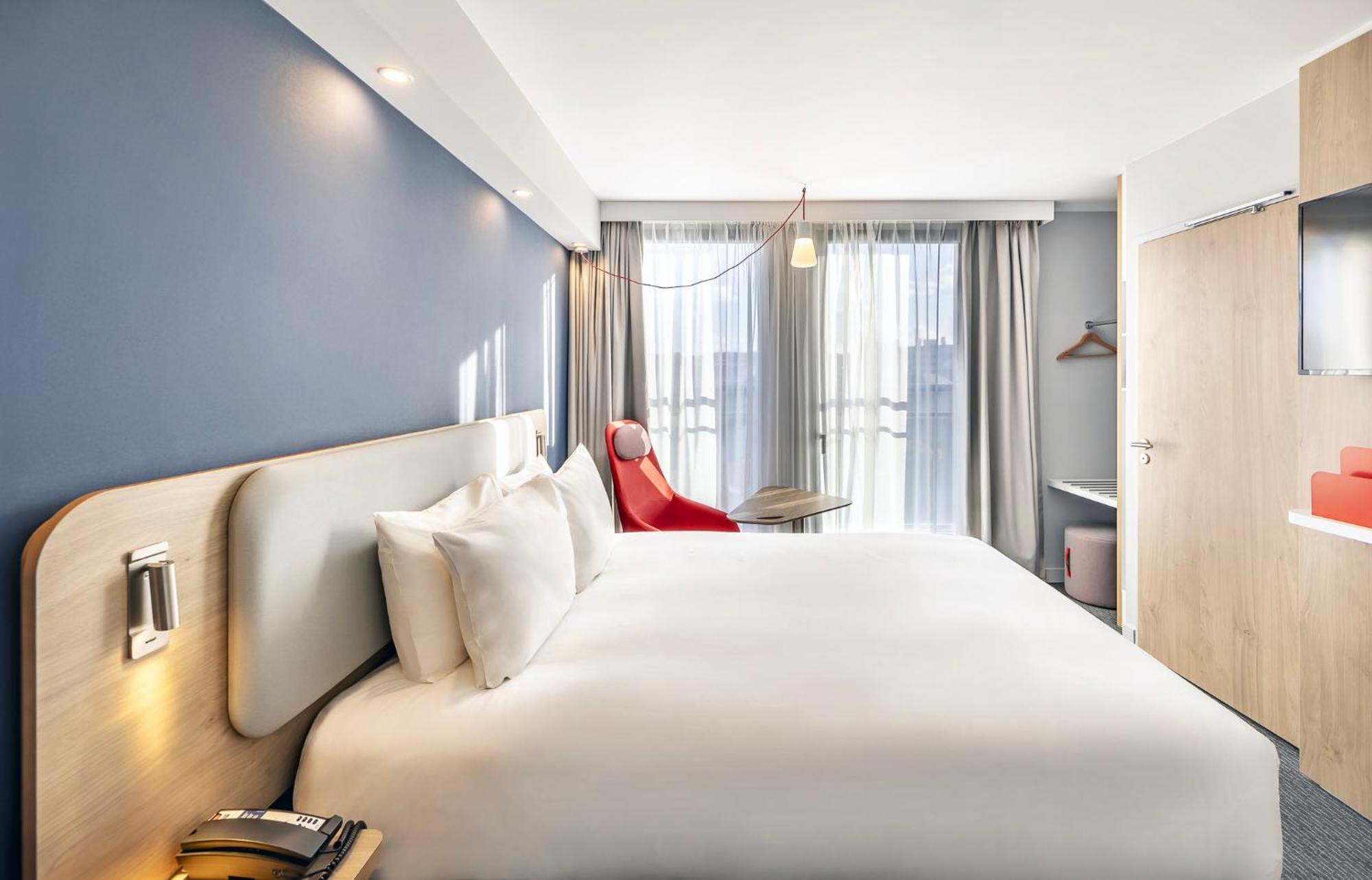 Holiday Inn Express Paris - Poissy By Ihg Esterno foto