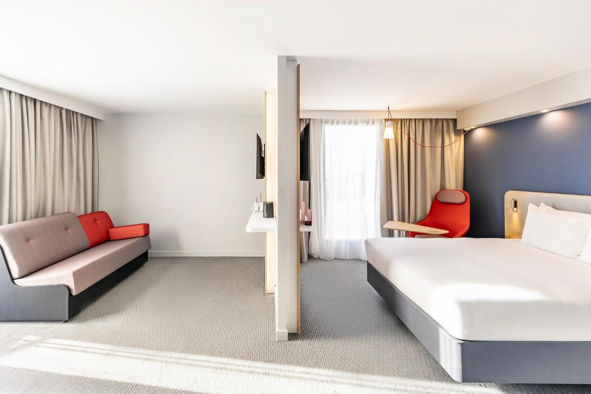 Holiday Inn Express Paris - Poissy By Ihg Esterno foto